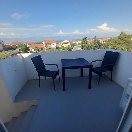 One Bedroom Loft Apartment With Nice View Nin Exterior photo